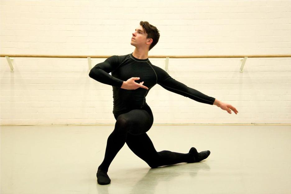 Alexander Loxton in a ballet pose.