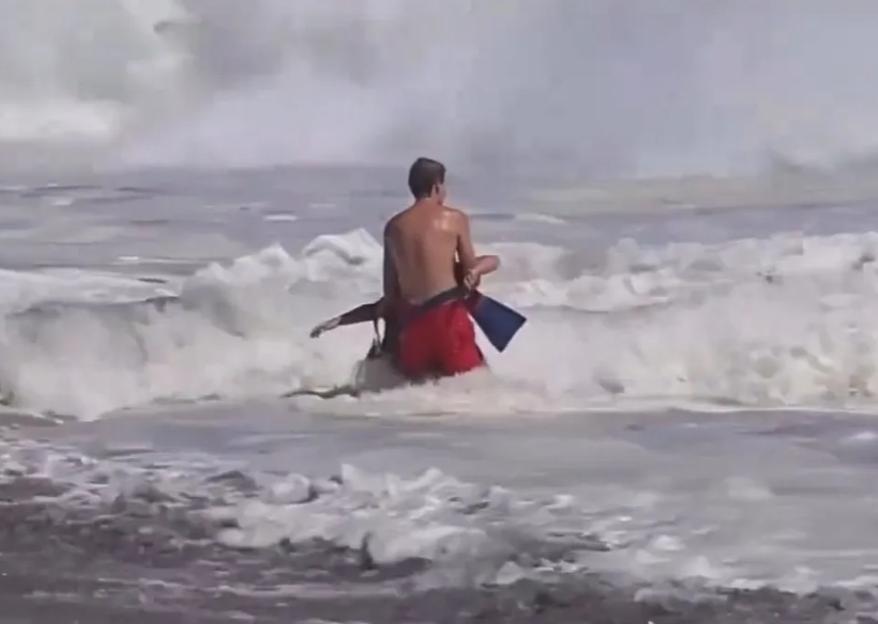 Brave Teen Opens Up After Viral Rescue of 10-Year-Old from Rough Seas – Hear from the Grateful Dad!