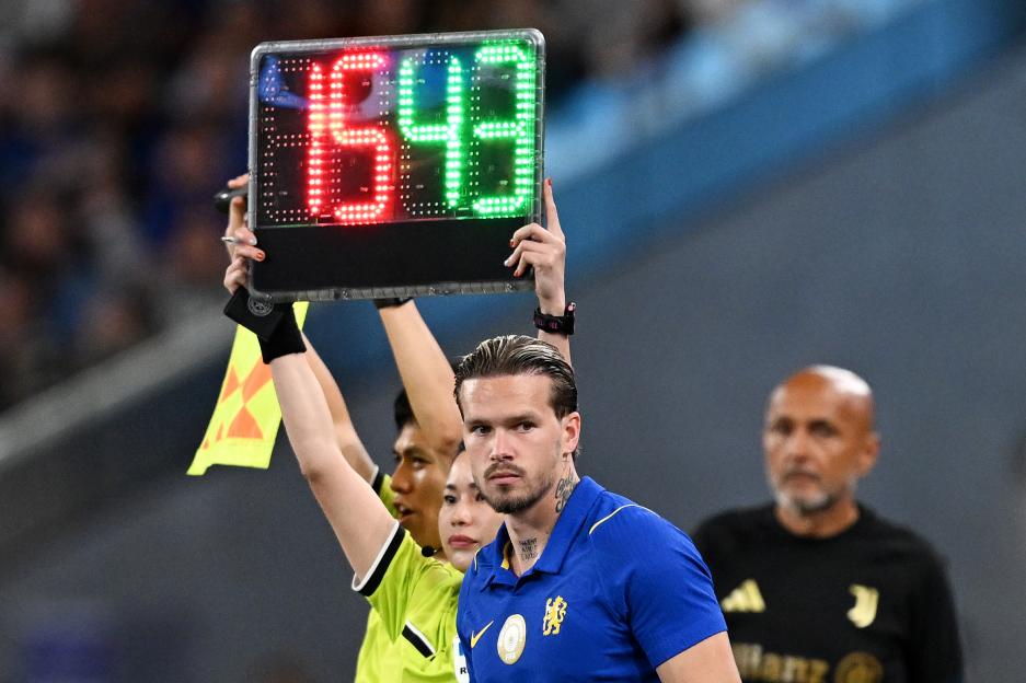 Mykhailo Mudryk Shakes Off 'Loner' Label and Transforms into Team Player After Chelsea Comeback