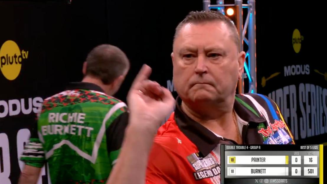 Darts Legend Shocks Fans by Winning a Leg While Opponent Stays at 501!