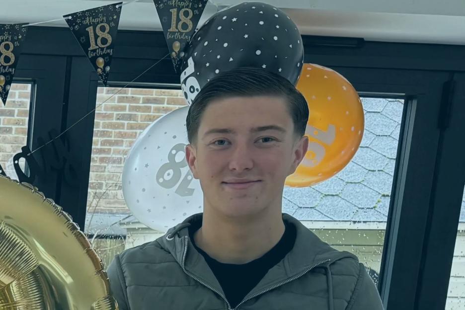 18-Year-Old University Student Fatally Stabbed After Night Out with Friends; Four Arrested in Murder Investigation