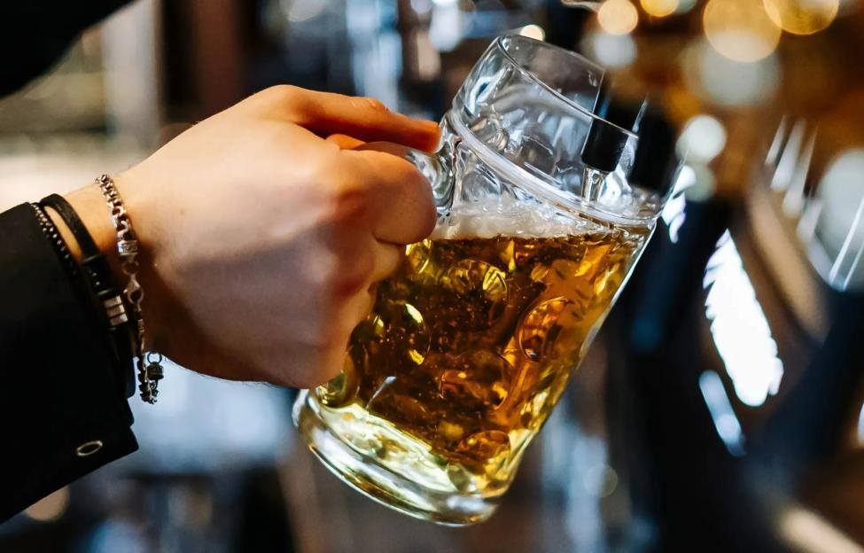 'Say Goodbye to Weight Loss Woes: Fat Injections Cut Binge Drinking and Reduce Hospital Visits by Over 25%!'