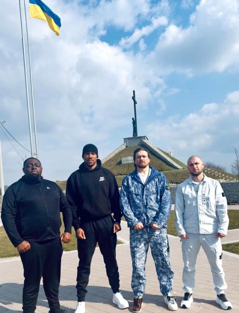 Anthony Joshua Teams Up with Oleksandr Usyk in Kyiv Amid Ongoing Missile Strikes from Putin
