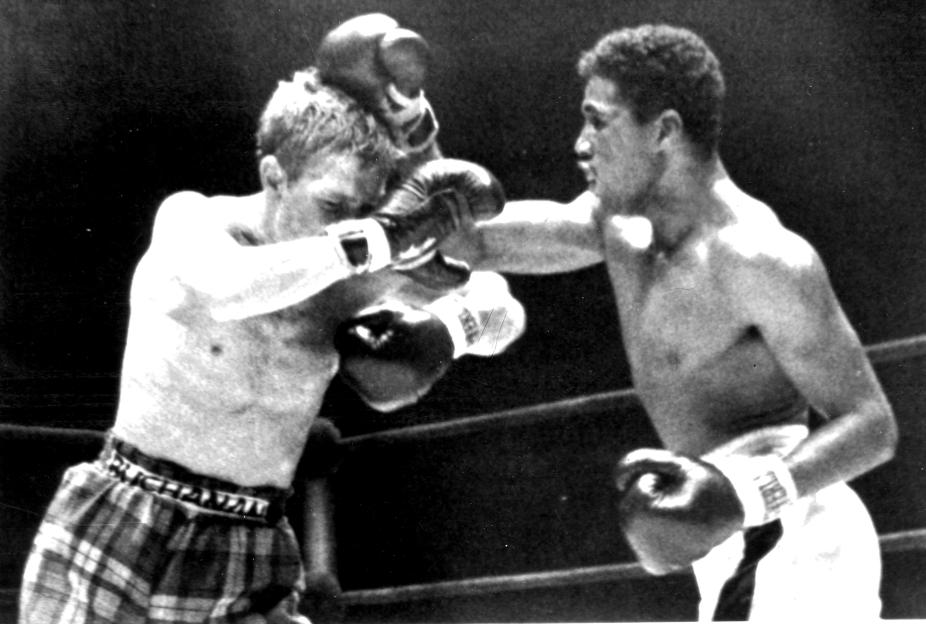 Ken Buchanan vs. Ismael Laguna