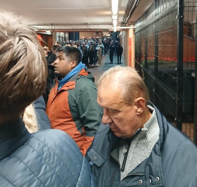 Crowd of Man Utd fans stuck outside Old Trafford due to turnstile chaos.