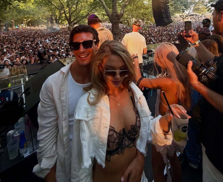 Lorenzo and Julia, winners of Love Island 2026, pose in front of a large crowd at the Keinemusik festival.