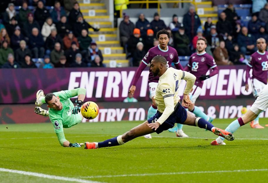 Burnley, UK. 27th Dec, 2025. Beto of Everton just fails to connect and open the scoring as the ball is deflected for a corner during the Burnley vs Everton Premier League match at Turf Moor, Burnley. Picture credit should read: Andrew Yates/Sportimag