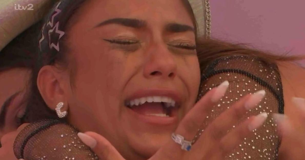 Shakira Khan crying with smeared makeup.