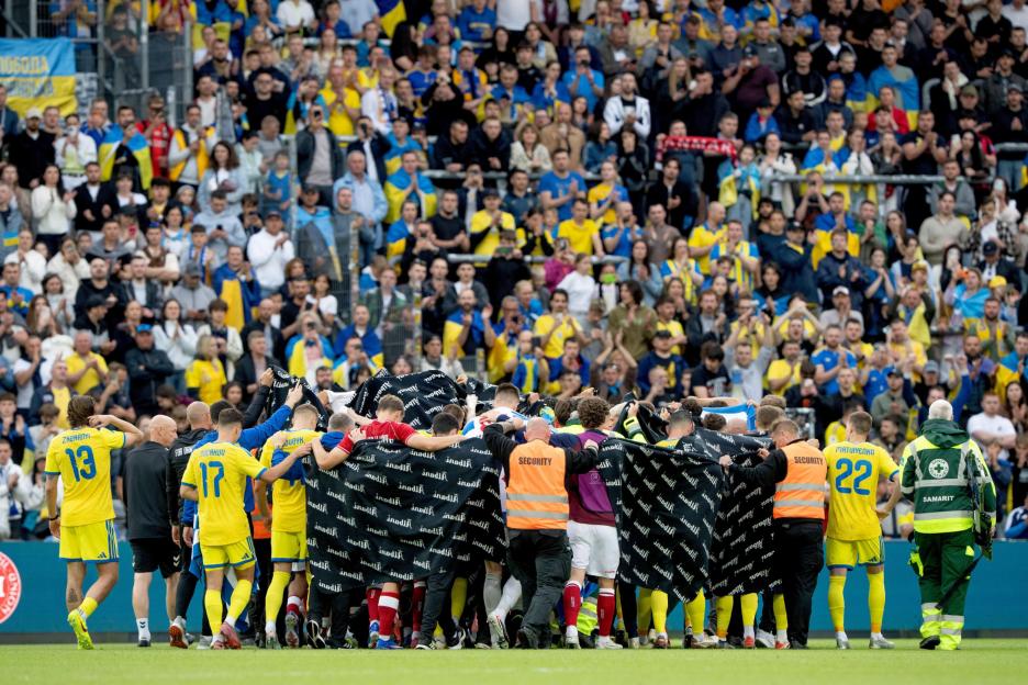 Denmark Players Show Heartfelt Support for Christian Eriksen After His Collapse, While Manager Visits Him in Hospital