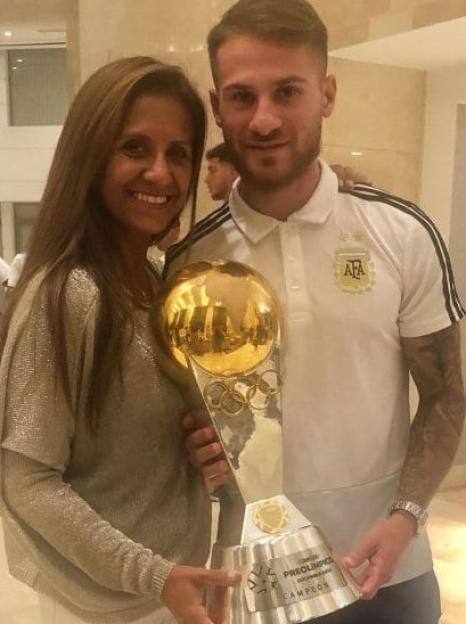 Argentina Fans Fume as Premier League Star's Mom Stays Silent on Anti-England Chant Before World Cup Clash