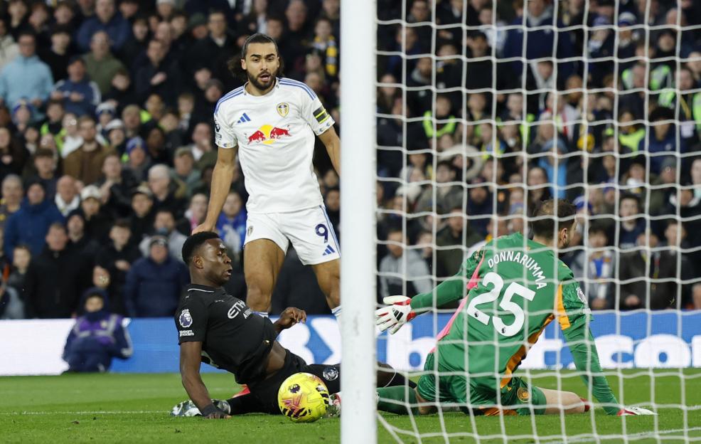 Premier League - Leeds United v Manchester City