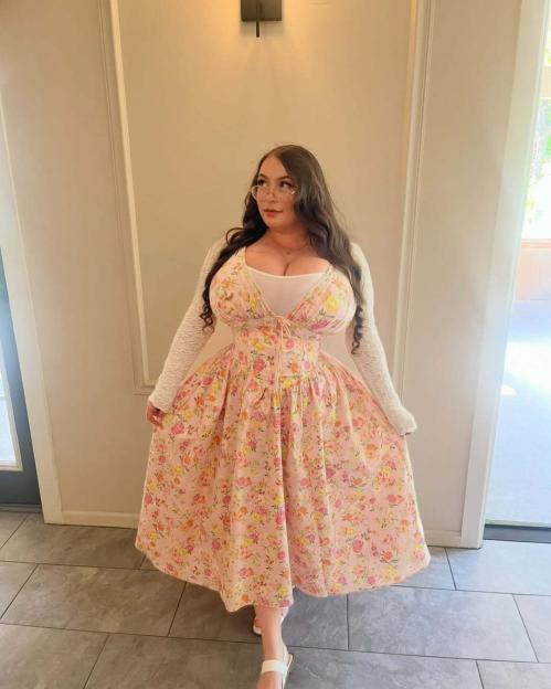 'I’m Proud of My ‘Britain’s Biggest Boobs’ – They Just Keep Growing! How My 28O Chest Earns Me £45k a Month as a Living Fetish'