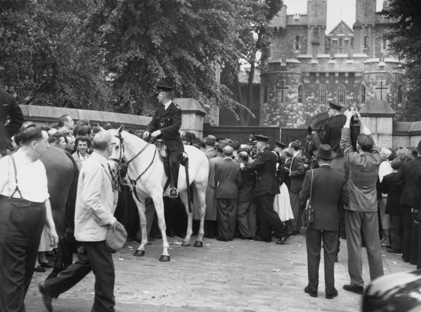 Crowds and mounted police outside Holloway Prison for the execution of Ruth Ellis.