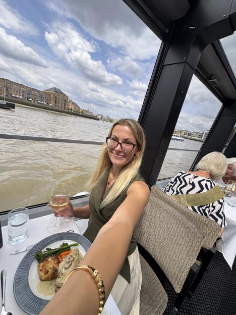 Discover the Ultimate London River Cruise: Gourmet Meal and Expert Tour for Just £38!