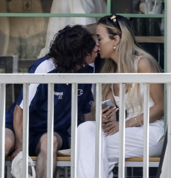 Barry Keoghan and his new girlfriend kissing in a coffee shop in Barcelona.