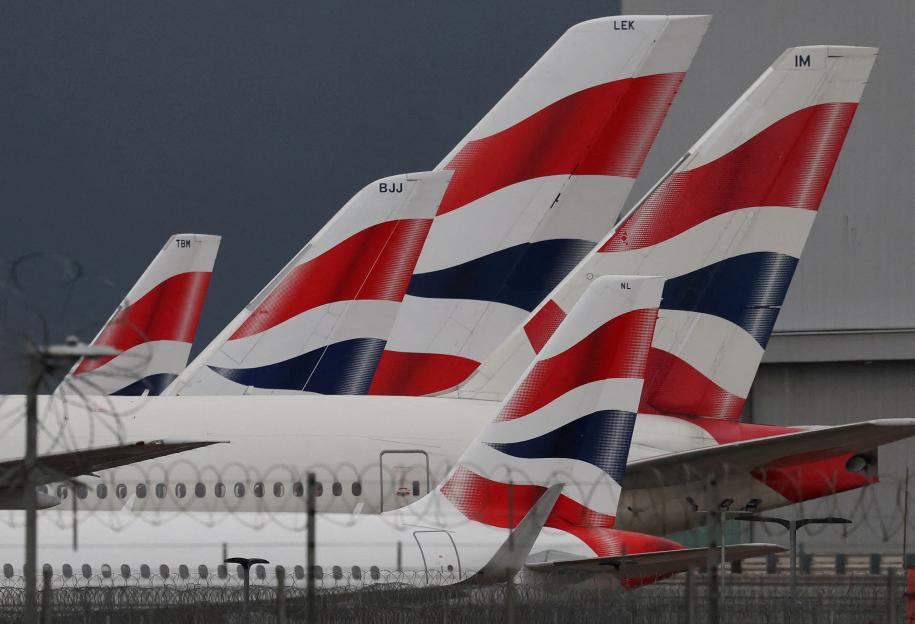 'British Airways Passengers Frightened as Cockpit Fills with Fumes, Pilots Don Oxygen Masks'