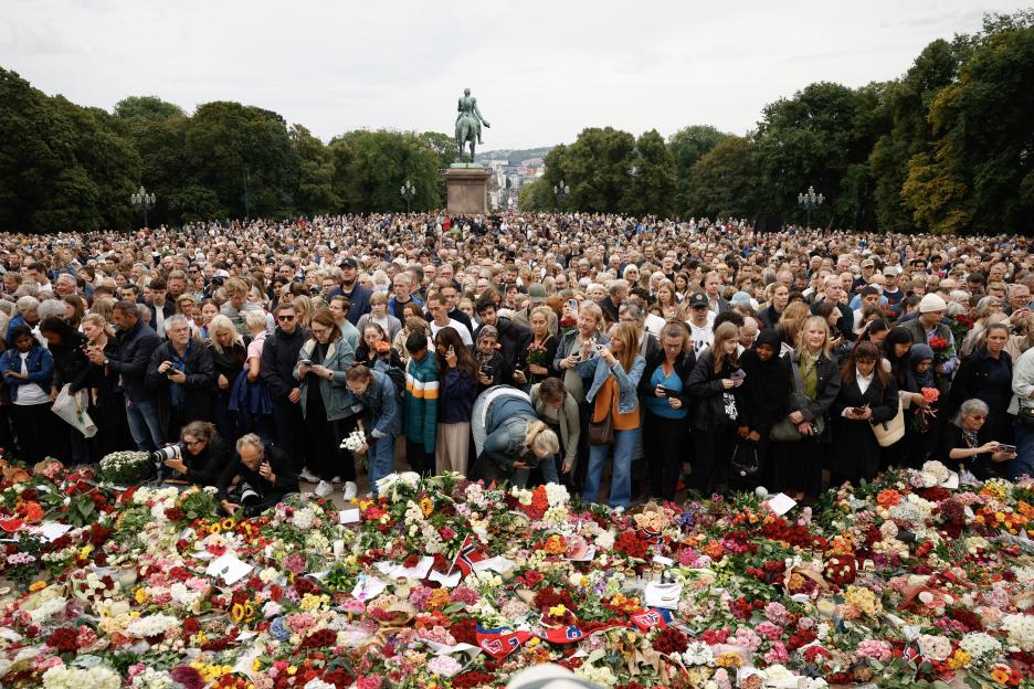 Norway Pays Tribute to King Harald V: Thousands Gather at the Royal Palace to Say Goodbye to Their Beloved Monarch at 89