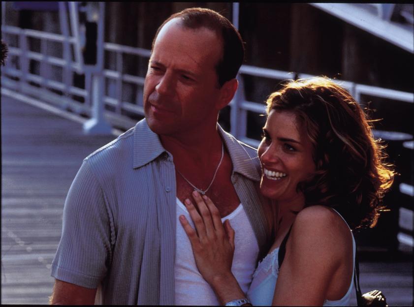 Bruce Willis and Amanda Peet in "The Whole Nine Yards"