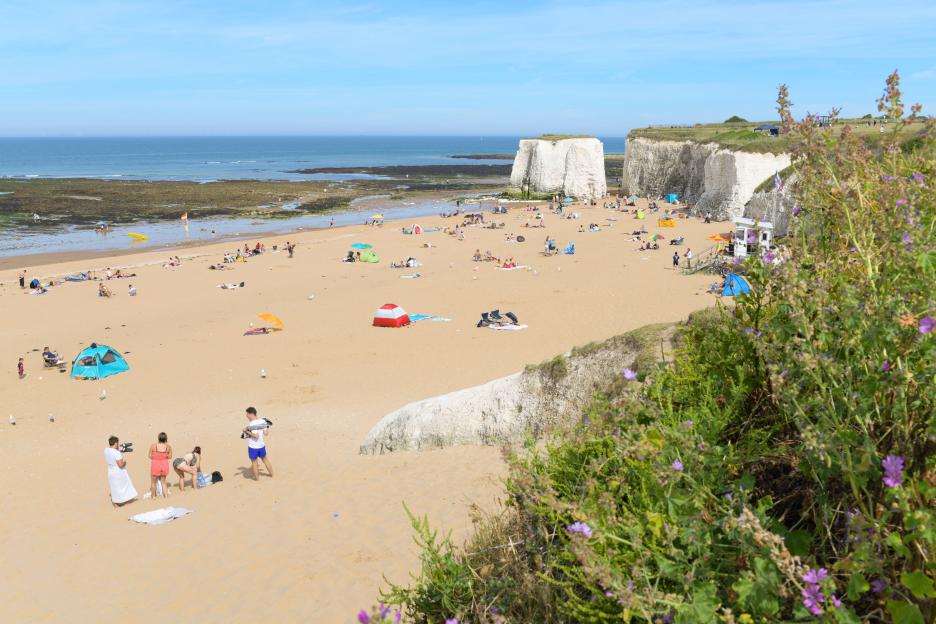 Discover the Charming English Beach with the Least Rain – Perfectly Situated Between Two Iconic Seaside Towns and One of the Warmest Winter Getaways!