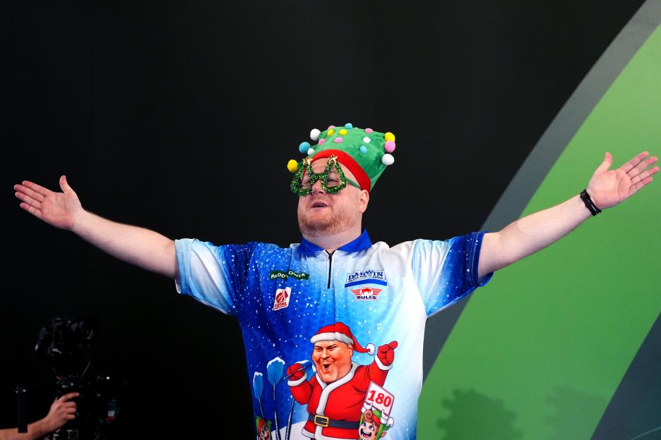 'Darts' Michael Bublé: Ricky Evans' Spectacular Walk-On for World Championship Opener Has Fans Feeling the Holiday Spirit!'