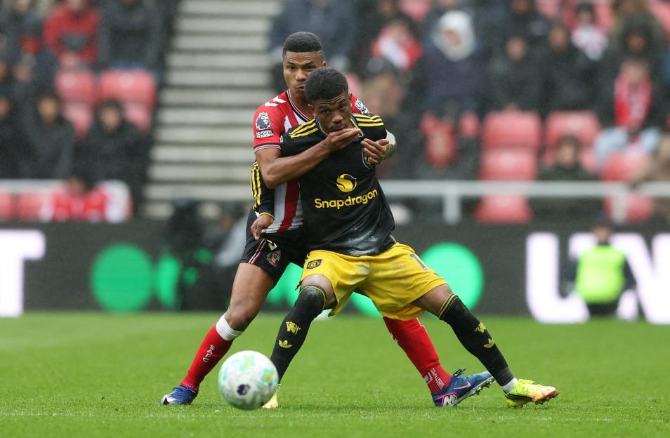 Sunderland vs Man Utd LIVE: Black Cats Take Charge as Sadiki and Brobbey's Shots Denied by Lammens – Latest Updates!