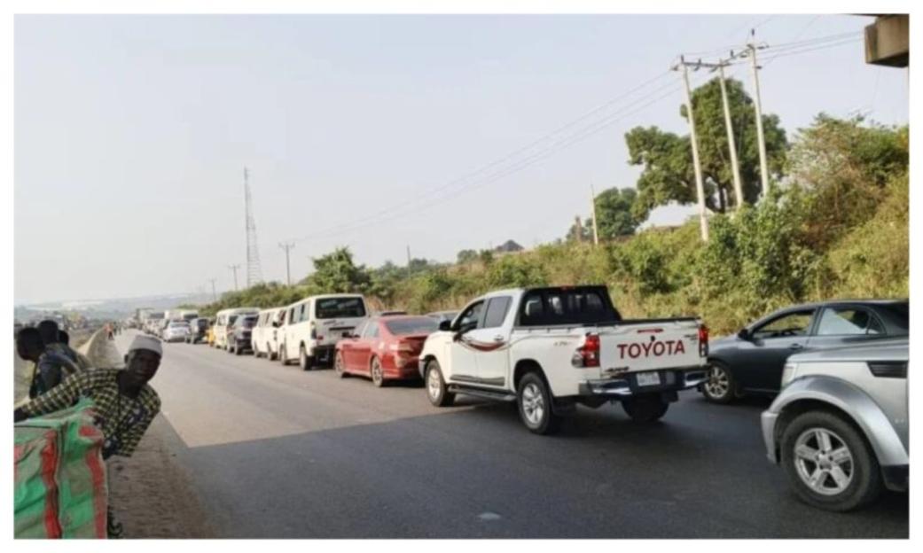 Traffic Standstill: Fallen Truck Halts Lagos-Ibadan Expressway Travel