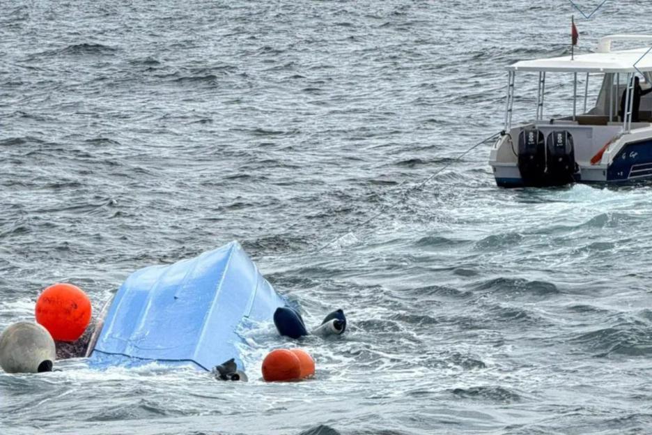 Tragedy Strikes: Three Dead and Two Injured as Overloaded Tourist Boat Capsizes with 27 Passengers