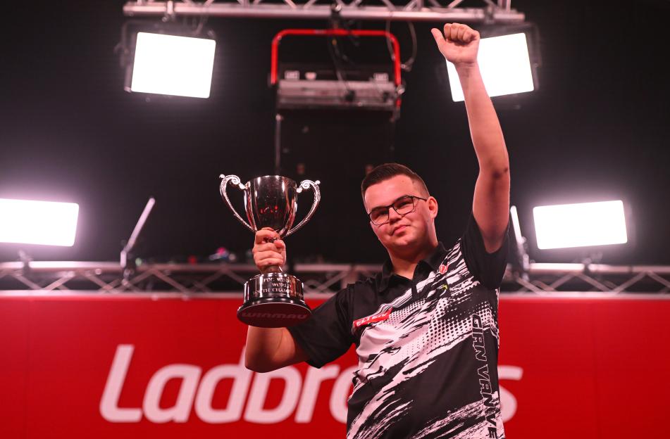 Meet Kyana Frauenfelde: The Girlfriend of Gian van Veen!