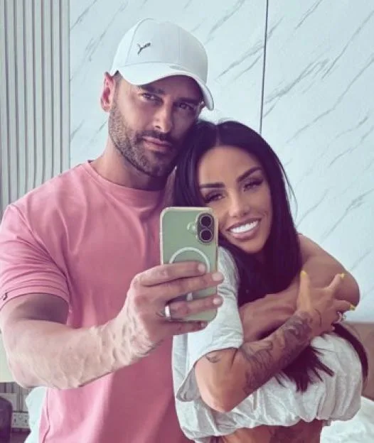 Katie Price and JJ Slater taking a mirror selfie together.
