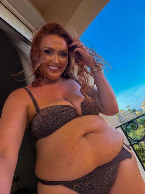 Charlotte Dawson Celebrates Her Curves in a Stunning Bikini on Vacation!