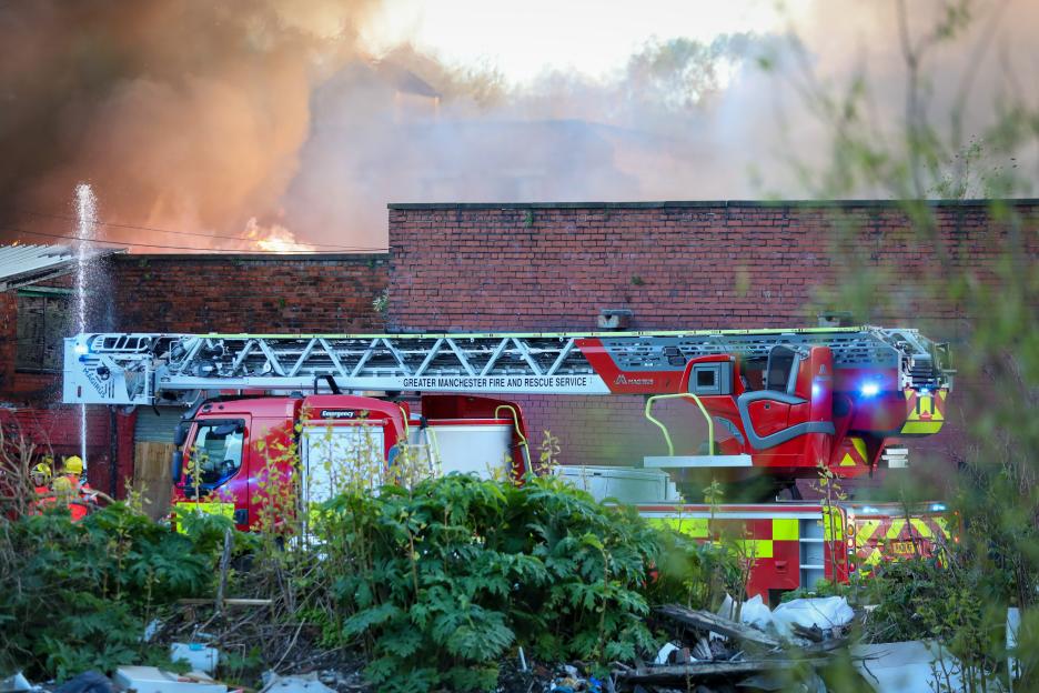 LARGE FIRE RIPS THROUGH HISTORIC MILL IN BURY
