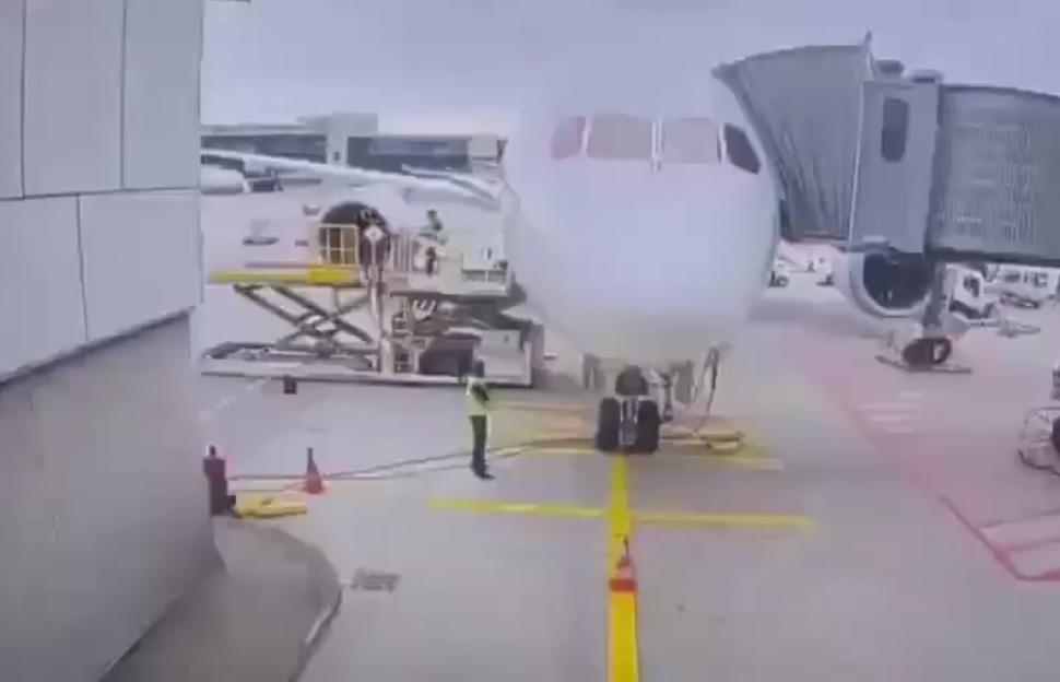 'Shocking Incident: Boeing Plane's Landing Gear Fails While Passengers Board, Injuring Several Crew Members'