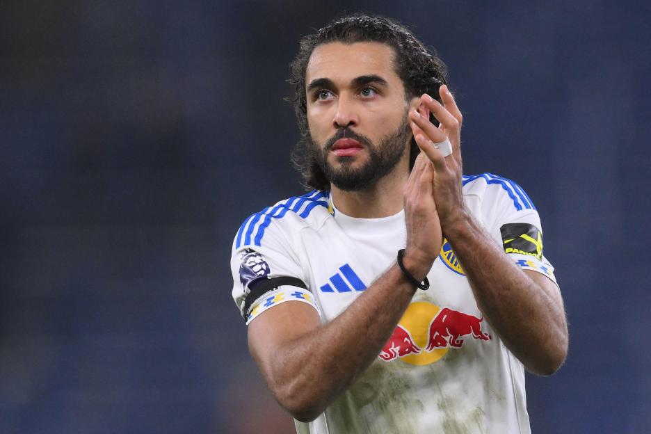 Liverpool, UK. 26th Jan, 2026. Leeds United's Dominic Calvert-Lewin at full time during the Everton v Leeds United Premier League match at the Hill Dickinson Stadium, Liverpool, England on 26 January 2026 Credit: Gary Oakley/Every Second Media Credit