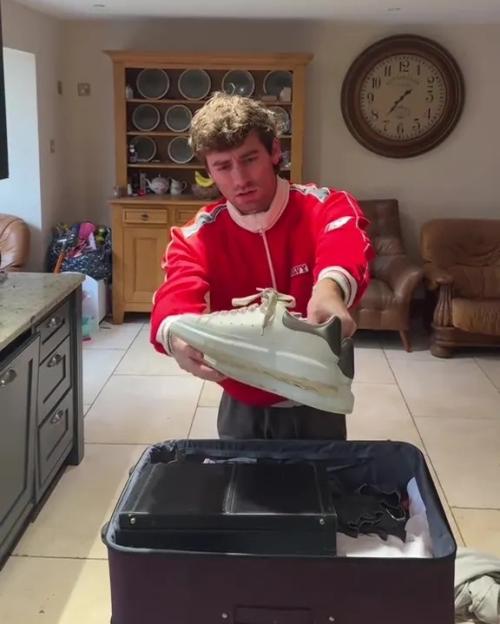 I Scored Big from Unclaimed Heathrow Luggage: Gucci Shoes, Prada Handbag, and Louis Vuitton Treasures!