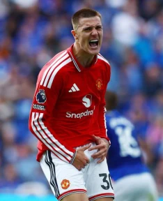 Paul Scholes Urges Michael Carrick to Bench £62.5m Star for Benjamin Sesko in Clash Against Man City
