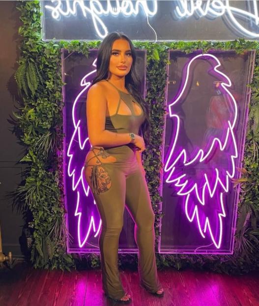 Live-rates-apply-mia-pritchard-1054455629-da4851