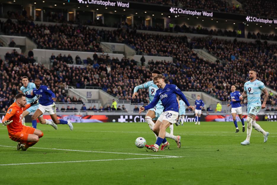 'Don't Miss the Amazing Moment When Everton Fans Celebrate Wolves' Last-Minute Victory Over Liverpool on Live TV!'