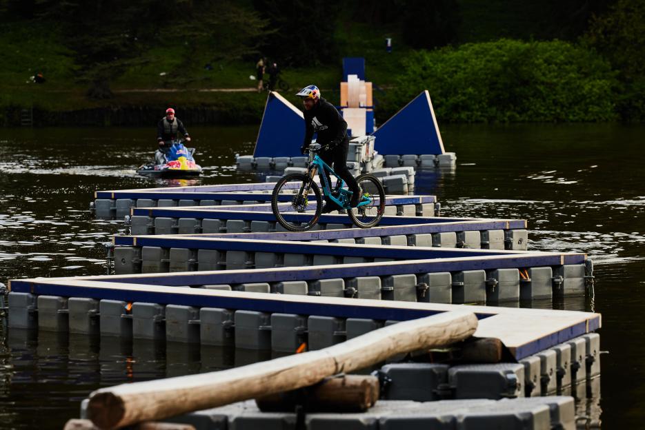Witness the jaw-dropping moment a Brit triumphs over the ‘world’s toughest obstacle course,’ leaving 20 amateur riders splashing in the lake!
