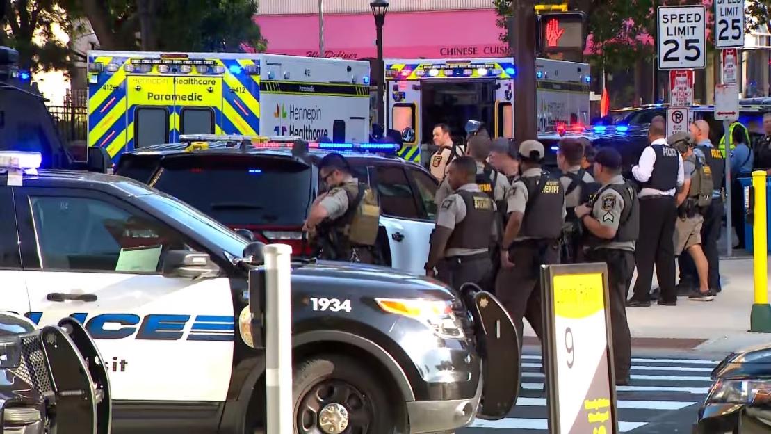 "Tragic Shooting: 6 Injured, Including 2 Officers, in Active Incident at Apartment Complex"