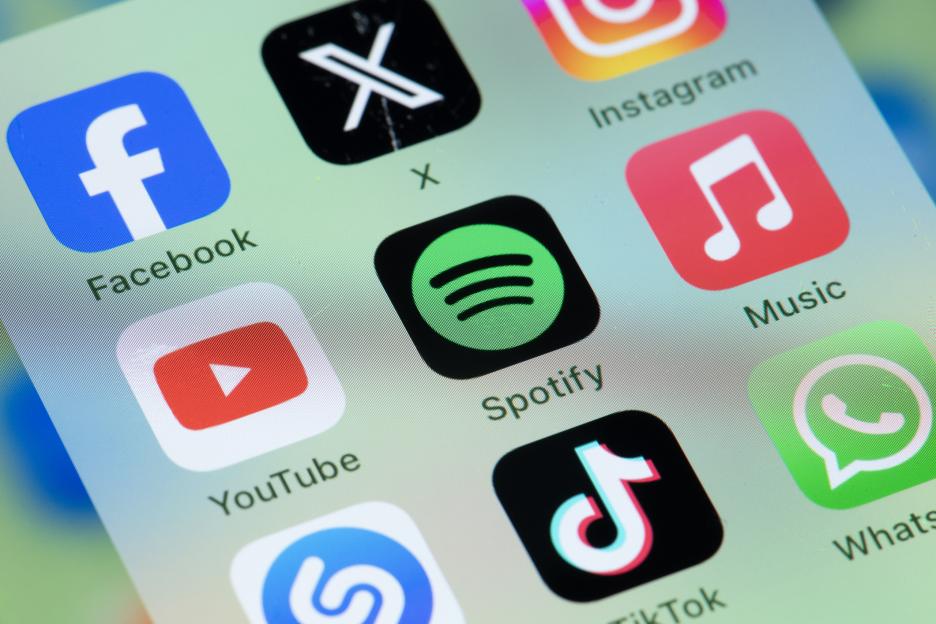 Smartphone screen displaying various social media and music app icons.
