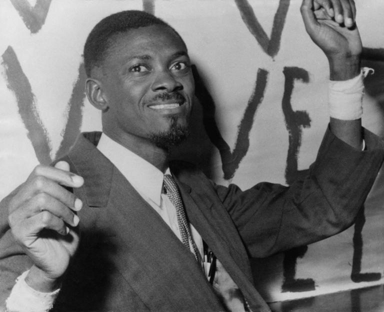 Patrice Lumumba displaying his bandaged wrists, injured by handcuffs.