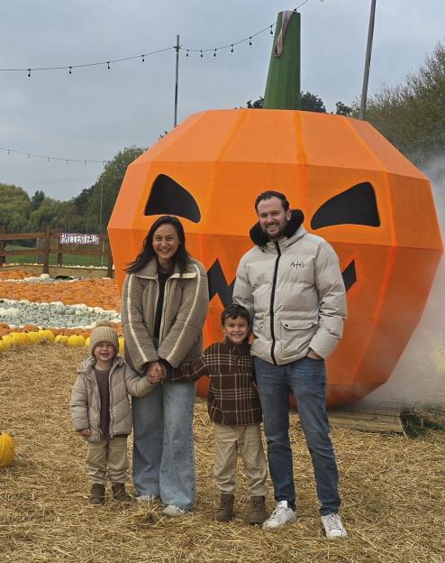 Family ditch UK with two suitcases to travel the world - and spend just ¿60 per day