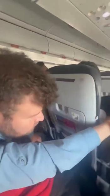 VIDEO: Passengers left screaming and throwing up in terror as plane aborts landing
