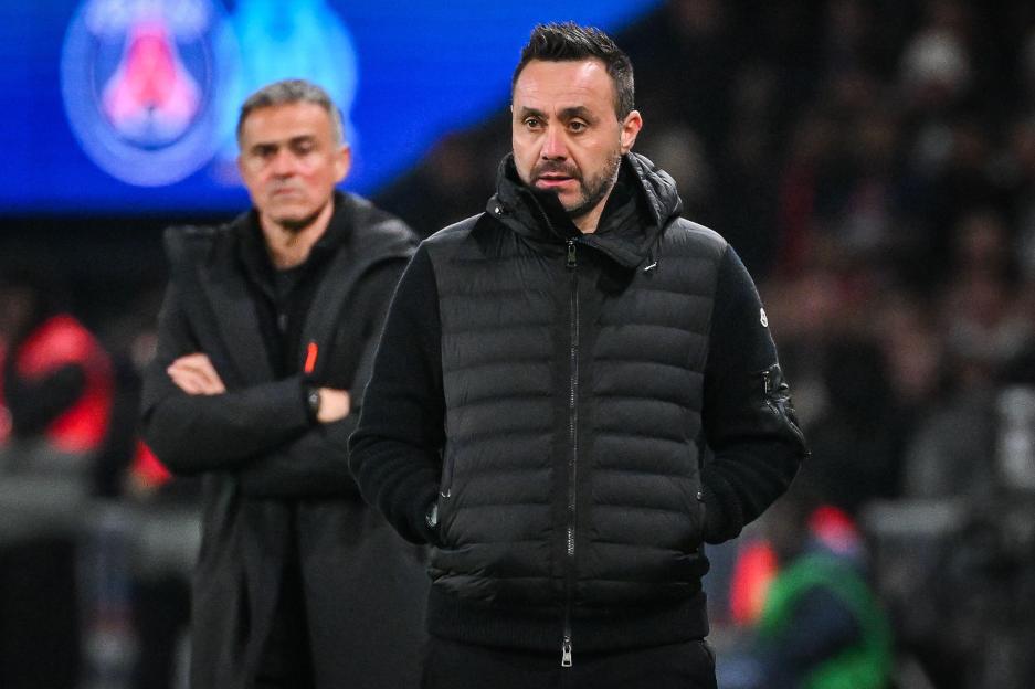 Paris, France, France. 8th Feb, 2026. Roberto DE ZERBI of Marseille and Luis ENRIQUE of PSG during the Ligue 1 match between Paris Saint-Germain (PSG) and Olympique de Marseille (OM) at Parc des Princes Stadium on February 08, 2026 in Paris, France.