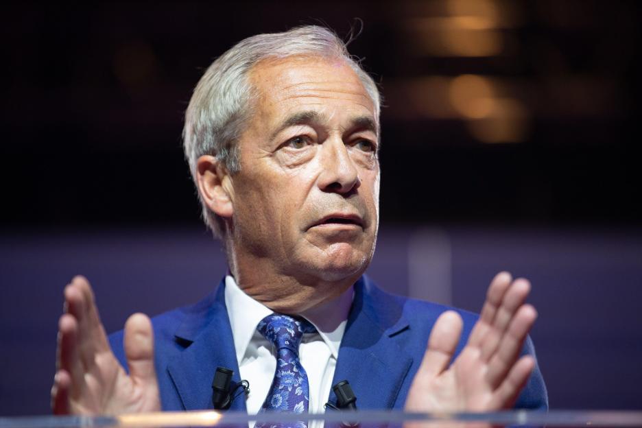 Farage Guillotine T-Shirt Creators Withdraw Design After Zack Polanski Green Party Festival Showcase