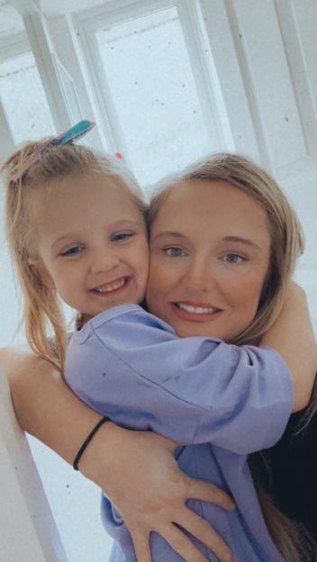 Rebecca Tidy and her daughter Mabel hugging.