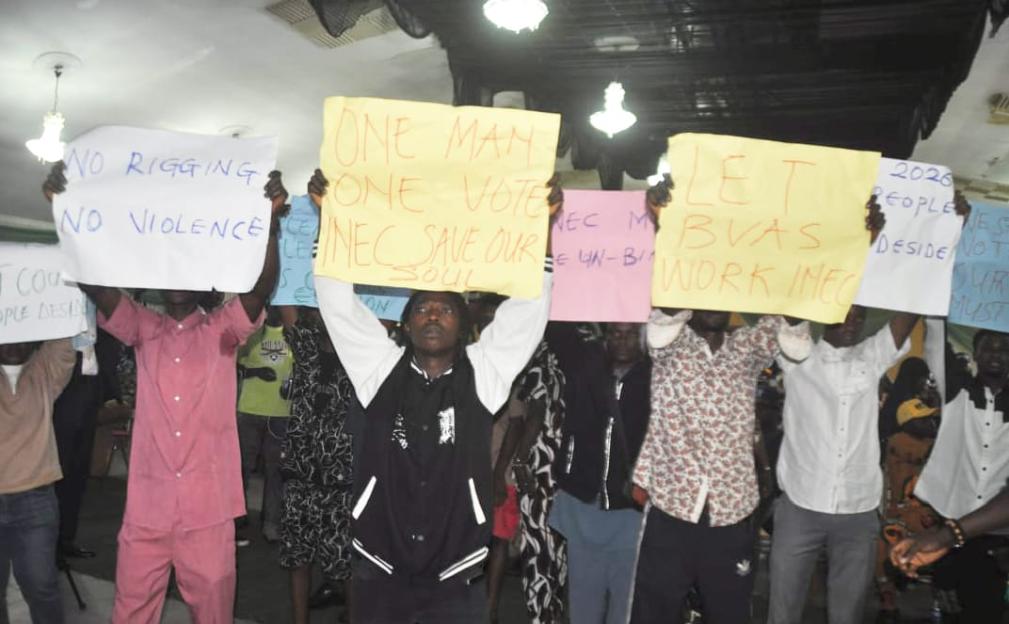 Osun Gubernatorial Protests: Demonstrators Disrupt INEC Meeting, Boo State Police Chief