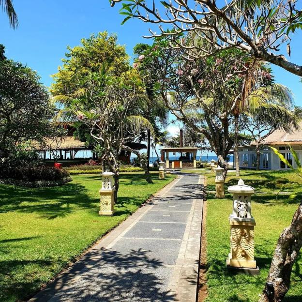 Pathway through the grounds of Prama Sanur Beach Bali.