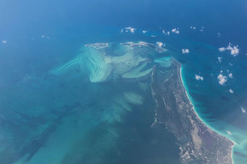 Mystery Over Bahamas: Plane Disappears with Pilot, Wife, and Grandkids on Board, Igniting Urgent Search Efforts