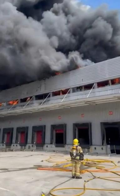 Massive Blaze Engulfs Spanish Car Factory, Thick Black Smoke Billows as Evacuations Begin